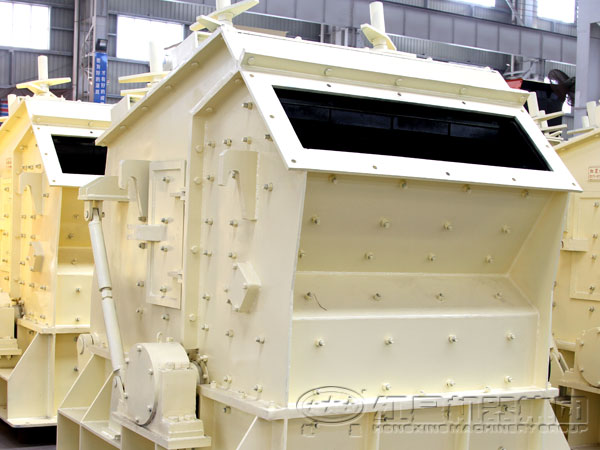 反擊式破碎機(jī)正面