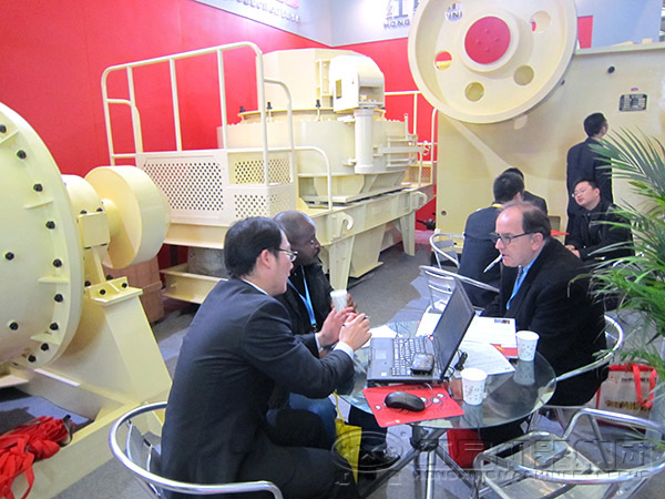 河南紅星鄂式破碎機(jī)國際展會(huì)