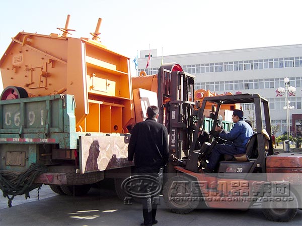反擊式碎石機發(fā)貨