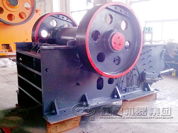 液壓保護(hù)顎式破碎機(jī)