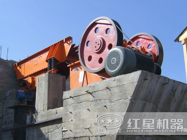 大型鄂式粗碎機(jī)配置