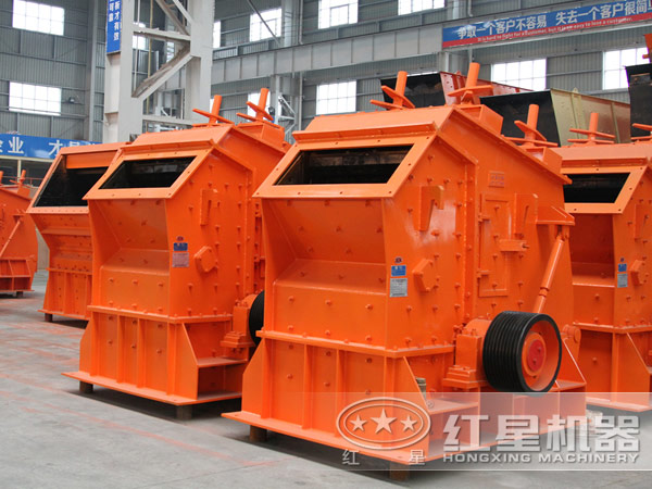 反擊式破碎機(jī)車間