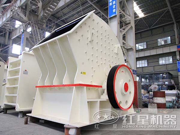 重錘式破碎機(jī)時(shí)產(chǎn)400噸