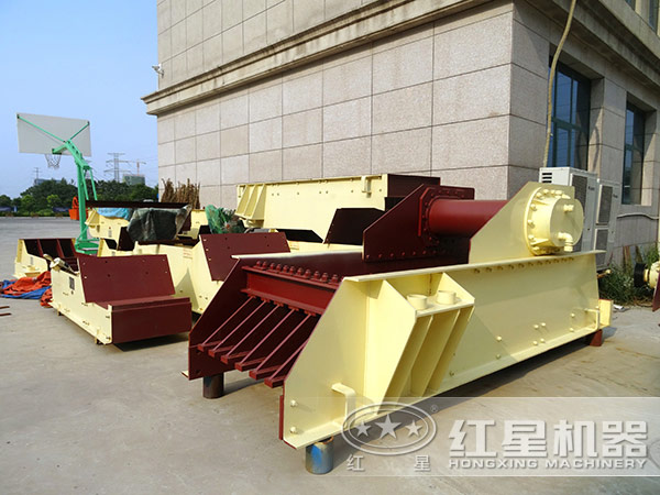 振動(dòng)給料機(jī)廠家車間