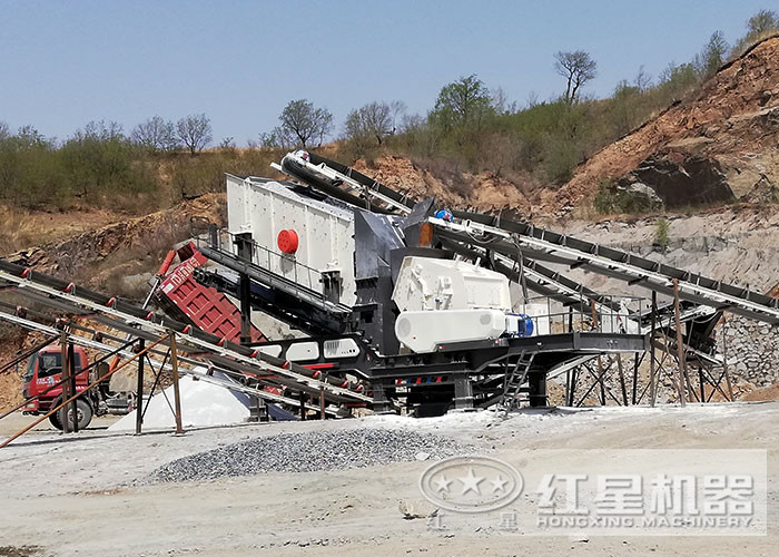 小型移動(dòng)石子機(jī)加工現(xiàn)場(chǎng)