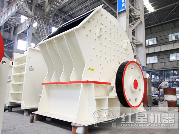 時(shí)產(chǎn)50-100噸砂石塊錘式破碎機(jī)