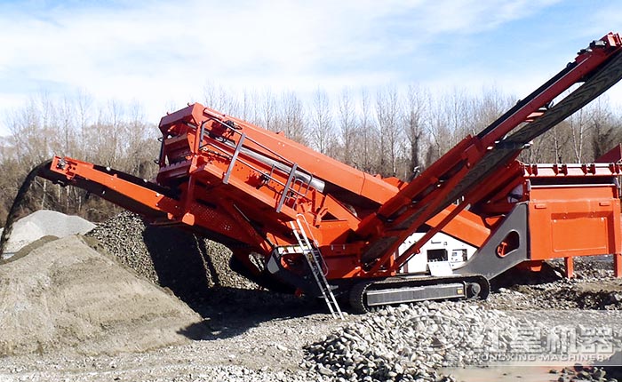 移動(dòng)河卵石制砂現(xiàn)場(chǎng)