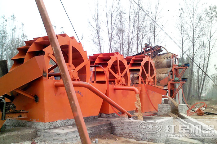 中型洗砂機(jī)安裝、調(diào)試好，洗出的砂子潔凈度高