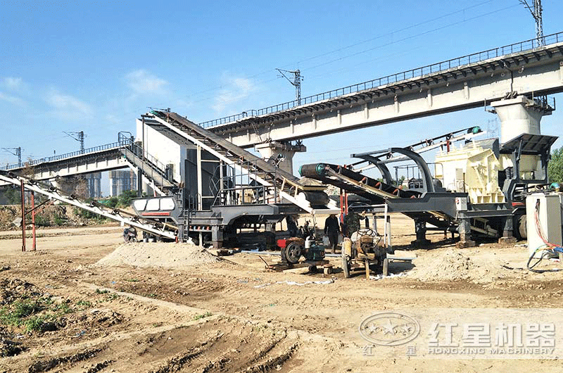 移動式建筑垃圾破碎機生產(chǎn)現(xiàn)場實拍