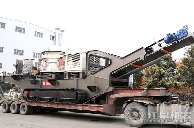移動(dòng)圓錐式破碎機(jī)發(fā)貨現(xiàn)場(chǎng)