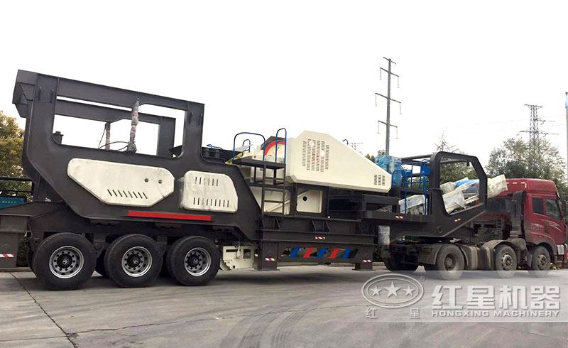 移動(dòng)顎破機(jī)發(fā)往山東煙臺(tái)