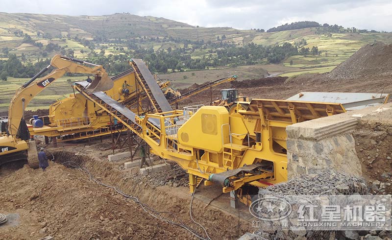 移動(dòng)式鄂破+移動(dòng)式反擊破生產(chǎn)現(xiàn)場(chǎng)