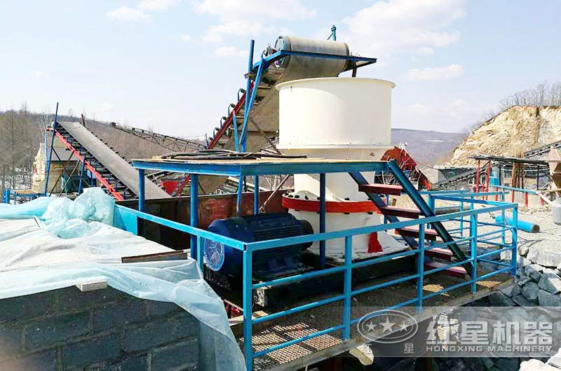 山西用戶在河南紅星購置的大型碎石生產(chǎn)線，整條生產(chǎn)線運(yùn)作兩年多，效率高、性能穩(wěn)定、故障率低