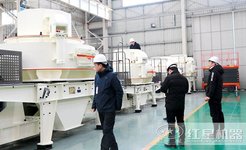 山西用戶來(lái)紅星廠區(qū)參觀制砂設(shè)備