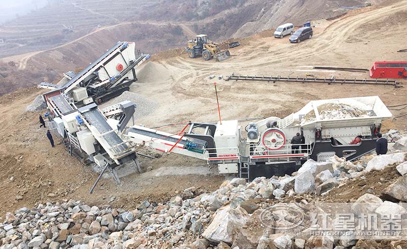 紅星移動式石粉制沙生產(chǎn)現(xiàn)場，布局緊湊、運行合理，輕松實現(xiàn)高產(chǎn)、綠色生產(chǎn)