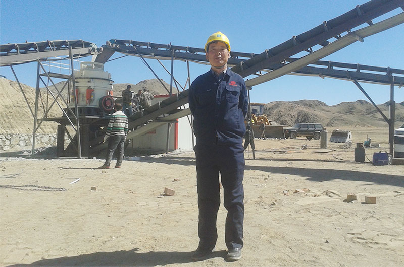 紅星圓錐式破碎機(jī)現(xiàn)場