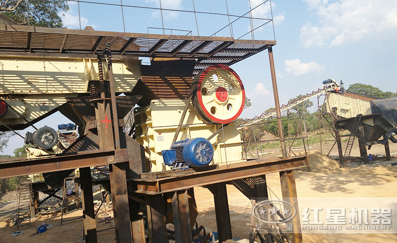 紅星銅礦石顎式破碎機(jī)生產(chǎn)線現(xiàn)場(chǎng)