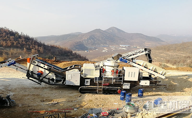 河南鄭州履帶式移動硬石破碎生產(chǎn)線現(xiàn)場