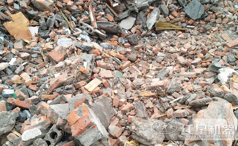 大量建筑垃圾的肆意堆放，占用土地資源，破壞生態(tài)環(huán)境