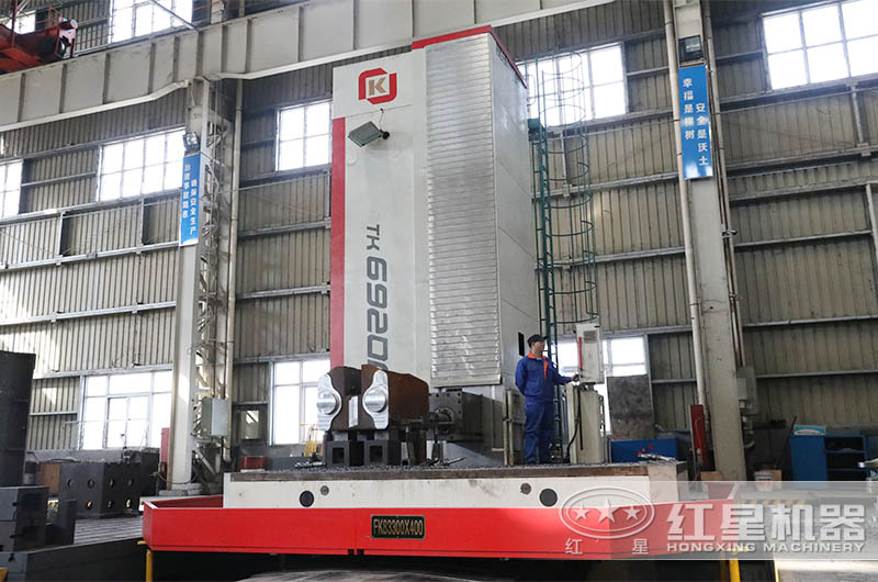 紅星大型智能化生產(chǎn)車間一角——資深技術(shù)團隊打造高品質(zhì)設(shè)備