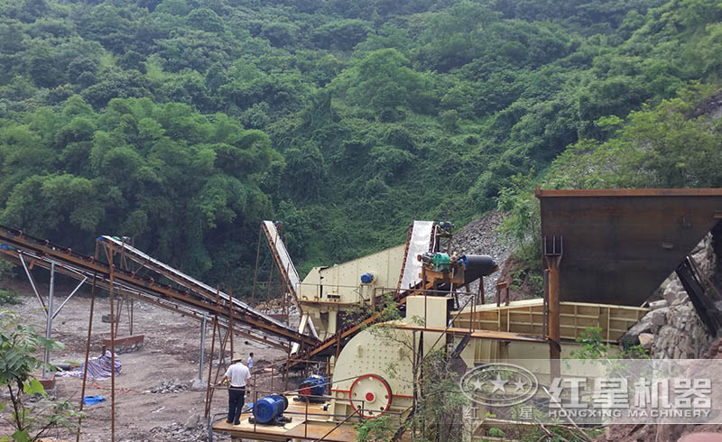 錘式破碎機(jī)生產(chǎn)線現(xiàn)場(chǎng)