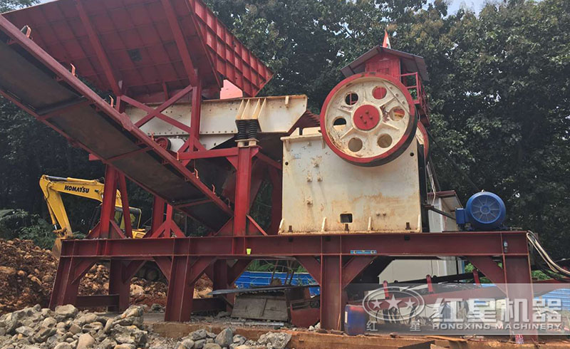 鋁礦石破碎生產(chǎn)線現(xiàn)場