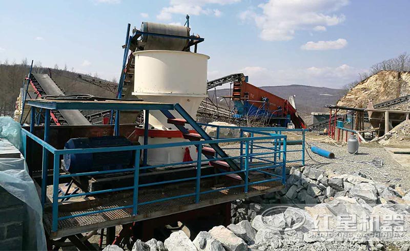 河南紅星黃鐵礦圓錐式破碎機(jī)破碎現(xiàn)場(chǎng)