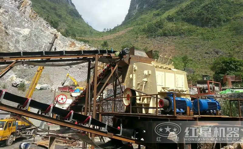 湖南用戶300-400t/h的石灰石破碎生產(chǎn)線現(xiàn)場