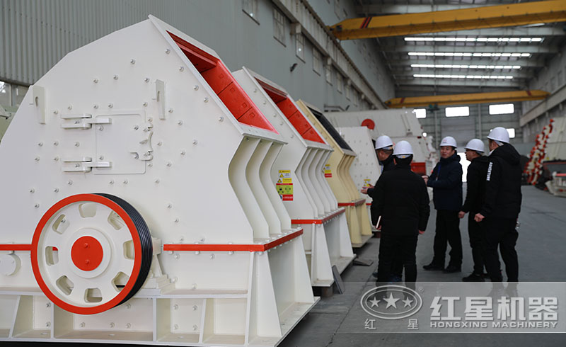 紅星錘式破碎機(jī)車間一角