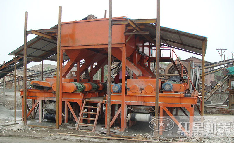 紅星對(duì)輥式破碎機(jī)生產(chǎn)線現(xiàn)場(chǎng)