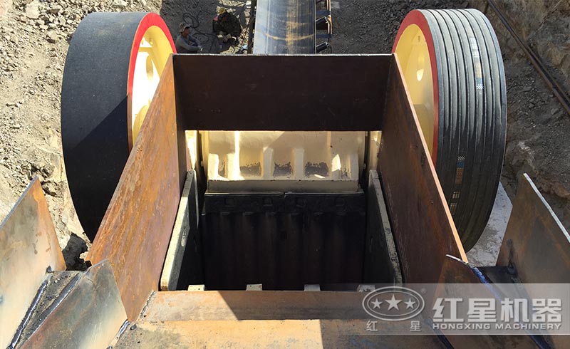 破碎生產(chǎn)線之顎式破碎機細節(jié)圖