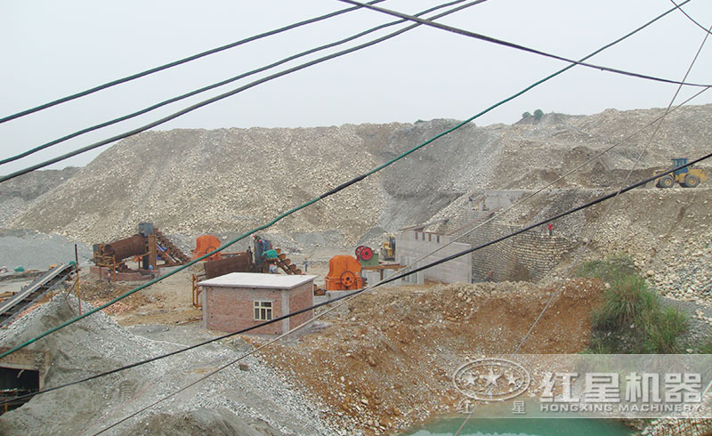 紅星錘式破碎機安裝現(xiàn)場