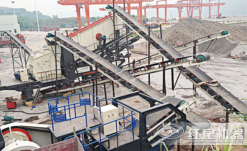 紅星車載輪胎式移動破碎站生產(chǎn)現(xiàn)場