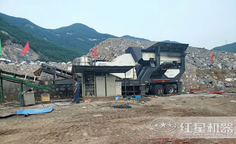 紅星移動(dòng)式錘破機(jī)碎石現(xiàn)場 紅星移動(dòng)式錘破機(jī)碎石現(xiàn)場