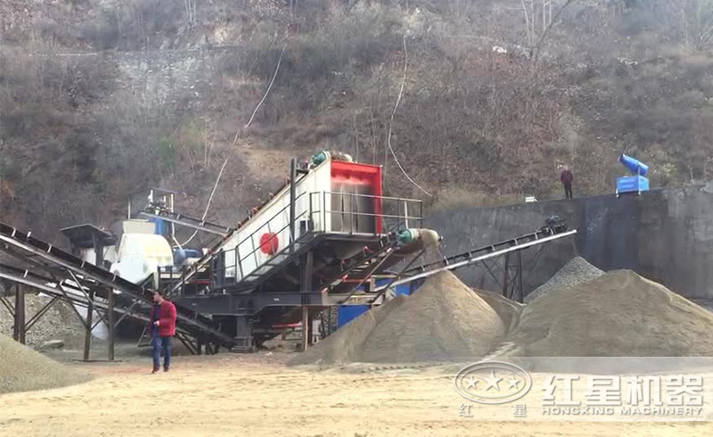 紅星移動(dòng)式錘破機(jī)碎石現(xiàn)場 紅星移動(dòng)式錘破機(jī)碎石現(xiàn)場