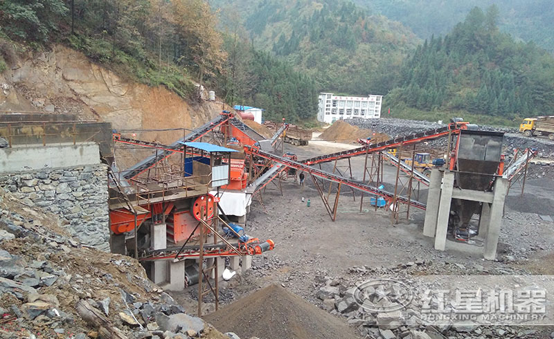 時(shí)產(chǎn)200噸的三門峽碎石生產(chǎn)線現(xiàn)場(chǎng)