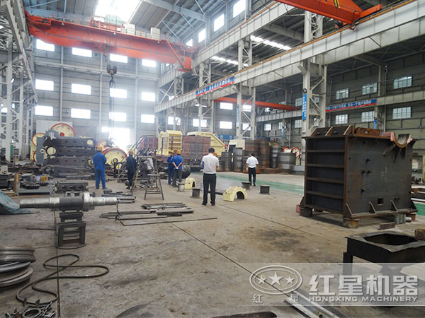 顎式破碎機(jī)鑄造車間
