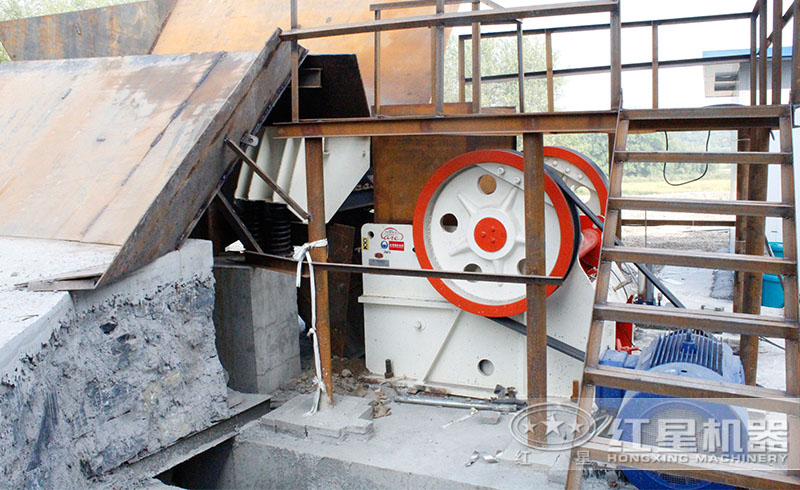 紅星鄂式破碎機(jī)生產(chǎn)線現(xiàn)場(chǎng)