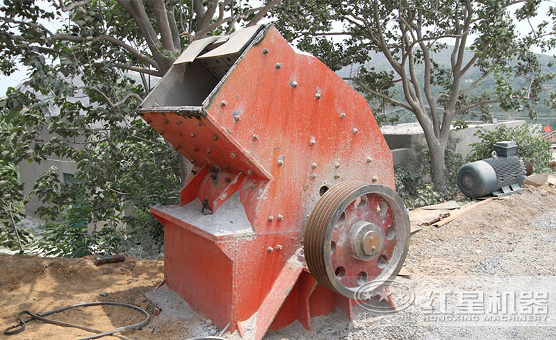 紅星錘式破碎機(jī)安裝現(xiàn)場(chǎng)