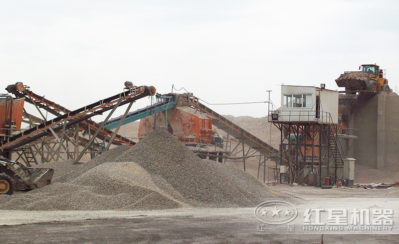 紅星用戶顎式破碎機(jī)碎石現(xiàn)場
