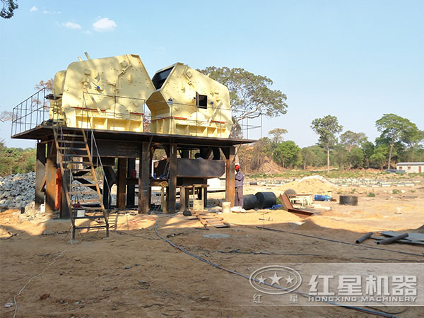 紅星反擊式破碎機安裝現(xiàn)場