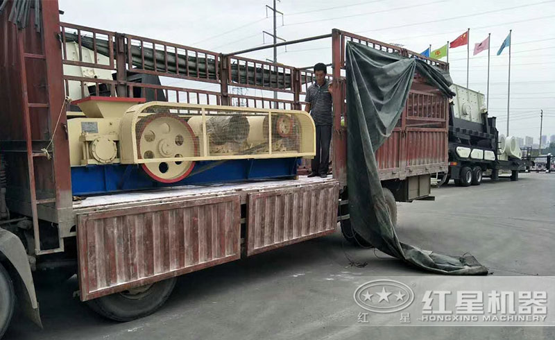 制造沙子機(jī)器——對(duì)輥式破碎機(jī)