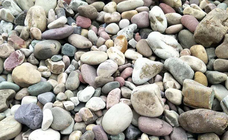 鵝卵石原料豐富，布局廣泛，是高品質(zhì)機(jī)制沙的重要原料
