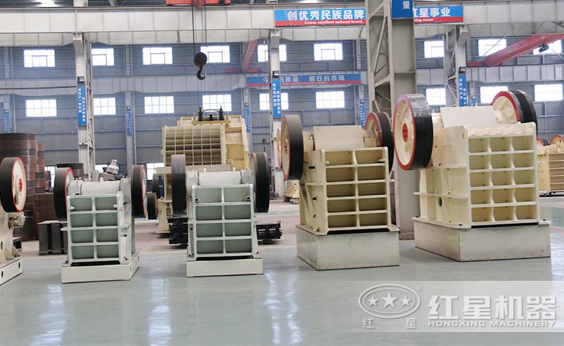 紅星砂石破碎機(jī)鑄造車間，多款機(jī)型現(xiàn)貨供應(yīng)