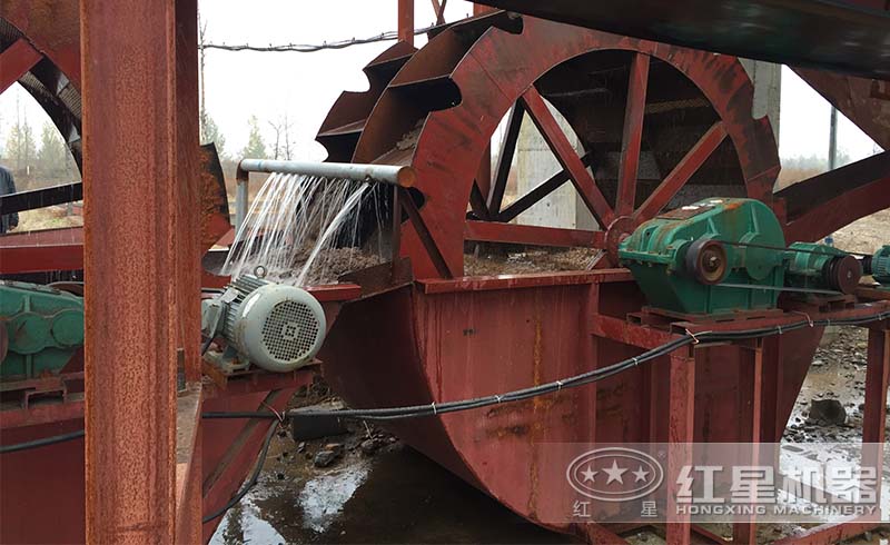 河里撈沙子機(jī)器洗沙現(xiàn)場(chǎng)