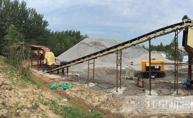 紅星用戶時(shí)產(chǎn)200噸的錘式碎石機(jī)破碎現(xiàn)場(chǎng)