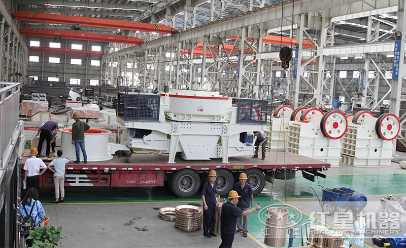 用戶在紅星購置了全套制砂設(shè)備正火速裝車發(fā)貨中