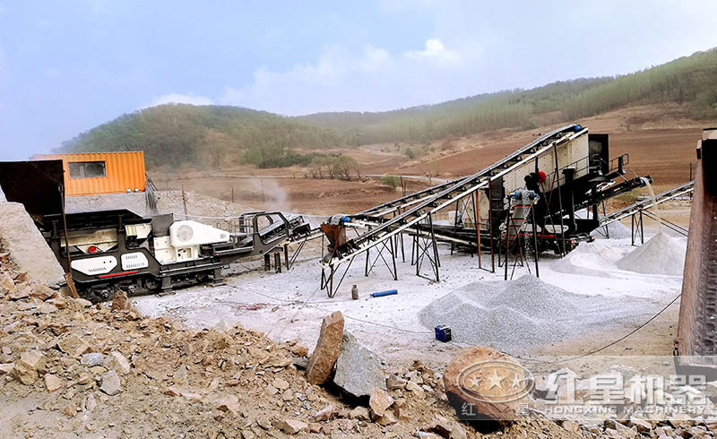 紅星用戶(hù)移動(dòng)式制砂生產(chǎn)線(xiàn)現(xiàn)場(chǎng)