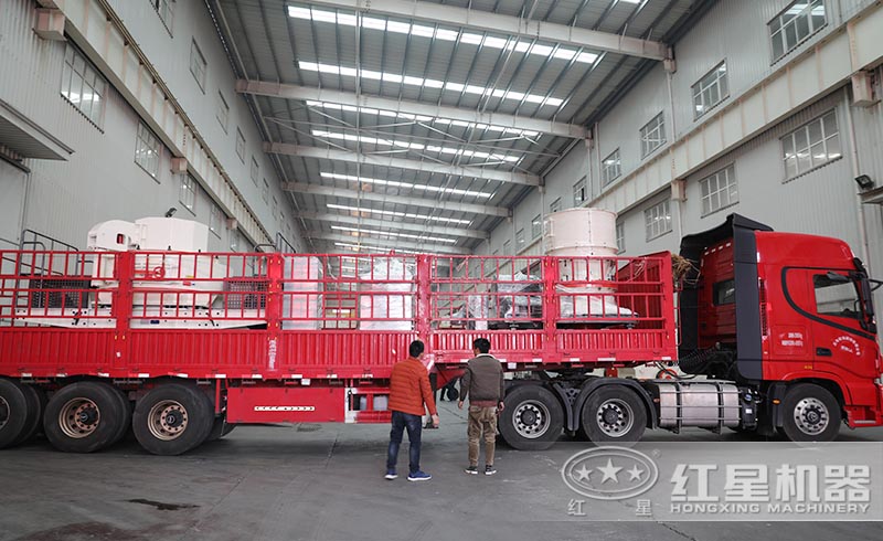 山東用戶在紅星購置的全套石料破碎設(shè)備正火速裝車發(fā)貨中