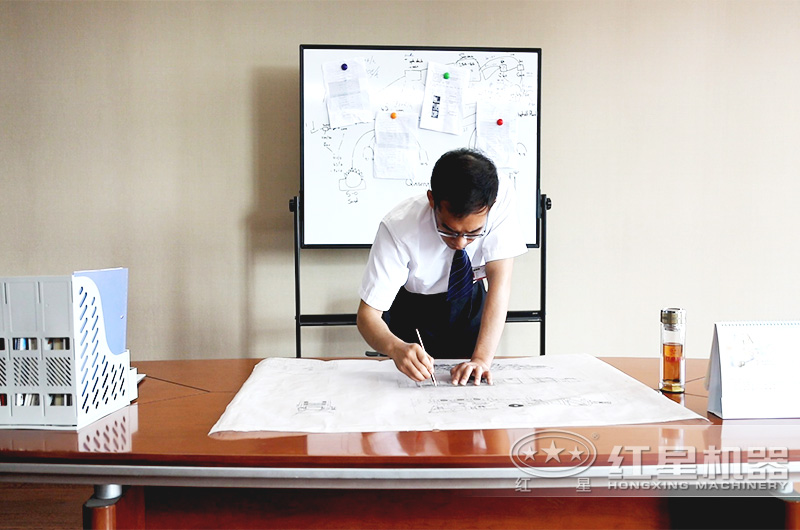 紅星機(jī)器工程師為用戶設(shè)計(jì)生產(chǎn)方案